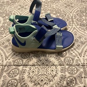 Nike women’s sandal SZ 10